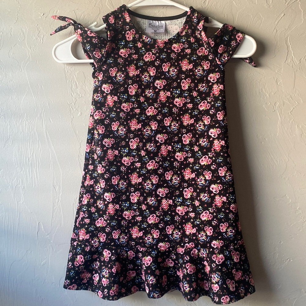 Girls floral dress with ruffles
